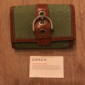 Coach Wallet 💚